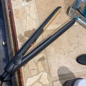 GHD classic straightener